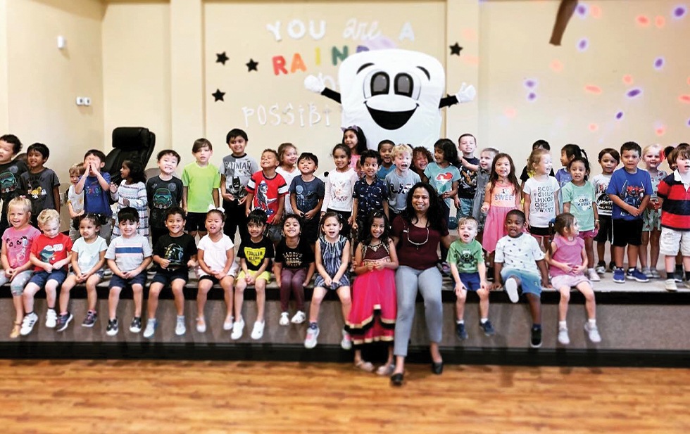 Group of kids with large Tooth mascot